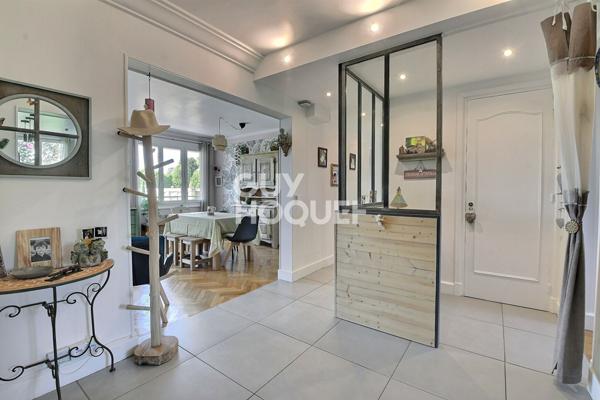 (Visite virtuelle) - A vendre T4 rénové de 84 m2 avec cave et garage à BRON / Les ESSARTS (69500)