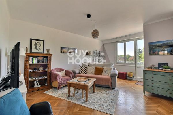(Visite virtuelle) - A vendre T4 rénové de 84 m2 avec cave et garage à BRON / Les ESSARTS (69500)