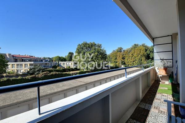 (Visite virtuelle) - A vendre T4 rénové de 84 m2 avec cave et garage à BRON / Les ESSARTS (69500)