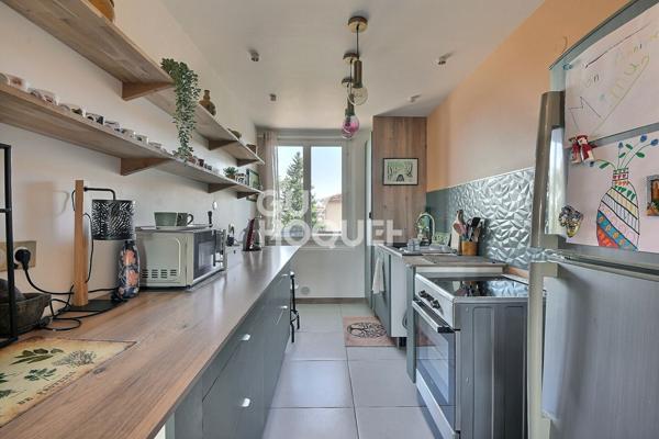 (Visite virtuelle) - A vendre T4 rénové de 84 m2 avec cave et garage à BRON / Les ESSARTS (69500)
