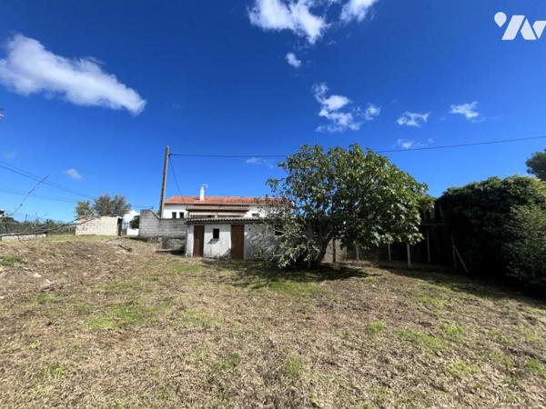 Belle construction traditionnelle sur près de 2 500 m² de terrain avec piscine