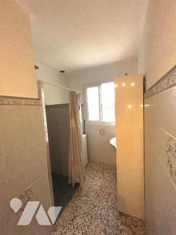 Belle construction traditionnelle sur près de 2 500 m² de terrain avec piscine