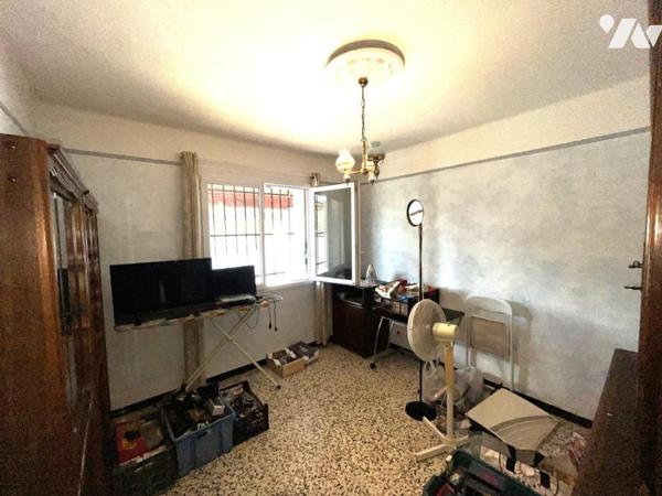 Belle construction traditionnelle sur près de 2 500 m² de terrain avec piscine