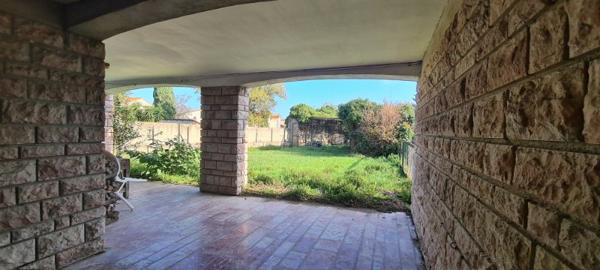 SPACIEUSE VILLA AVEC JARDIN