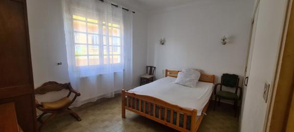 SPACIEUSE VILLA AVEC JARDIN