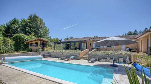 Belle maison de 210 m² avec piscine ? Calme et proximité des commodités Atur