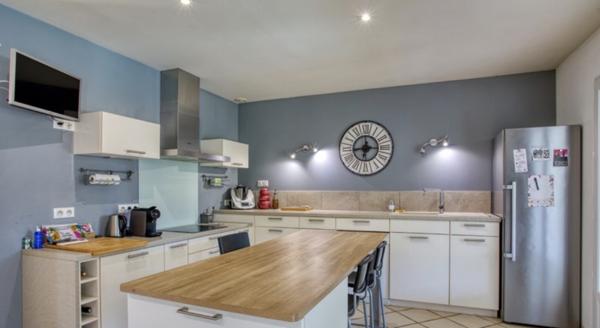 Belle maison de 210 m² avec piscine ? Calme et proximité des commodités Atur