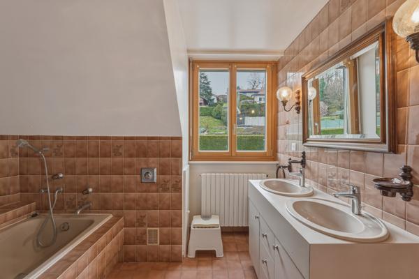 Cranves-Sales (74380) Maison cossue avec vue panoramique