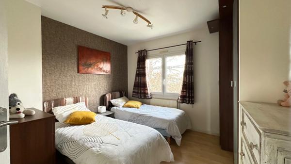 Maison 5 pièces 142 M2 LE HAILLAN sur parcelle 735 M2 avec piscine