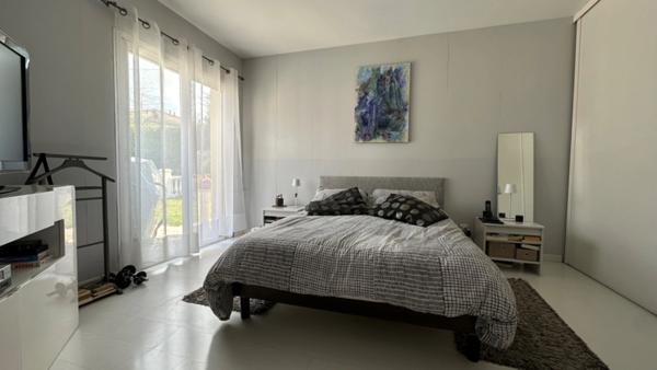 Maison 5 pièces 142 M2 LE HAILLAN sur parcelle 735 M2 avec piscine