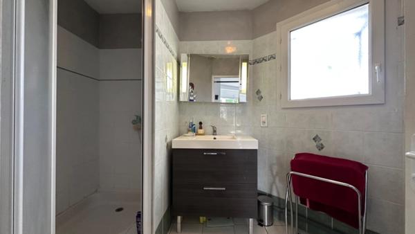 Maison 5 pièces 142 M2 LE HAILLAN sur parcelle 735 M2 avec piscine