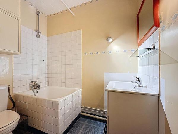 Grand  studio à Villejuif  métro 7 de 40 m2 Cave et Parking