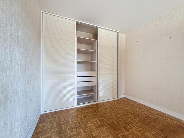 Grand  studio à Villejuif  métro 7 de 40 m2 Cave et Parking