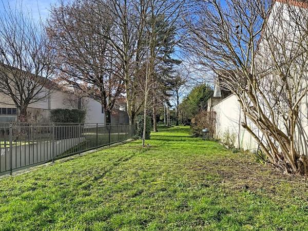 Grand  studio à Villejuif  métro 7 de 40 m2 Cave et Parking