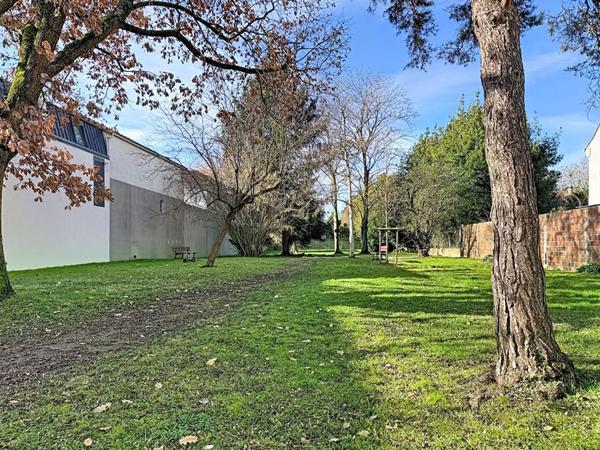 Grand  studio à Villejuif  métro 7 de 40 m2 Cave et Parking