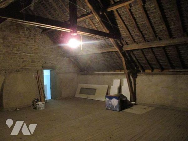 En campagne, maison d'habitation comprenant :
- Au rez-de-chaussée : entrée-cuisine aménagée e...