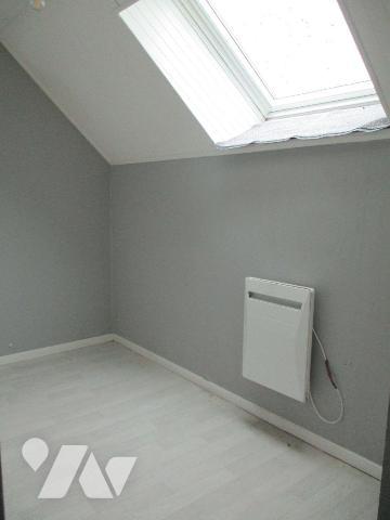 En campagne, maison d'habitation comprenant :
- Au rez-de-chaussée : entrée-cuisine aménagée e...