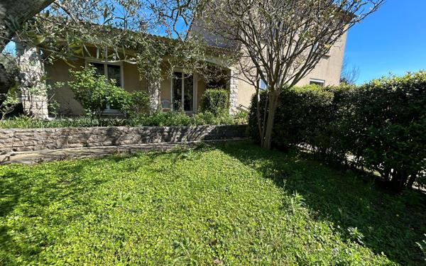 Maison à vendre    6 pièces •  Rodilhan