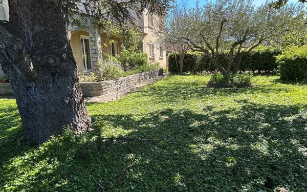 Maison à vendre    6 pièces •  Rodilhan