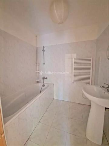 Vente                                                      Appartement
                        
                     4 pièces                      74 m2                     à Mazamet