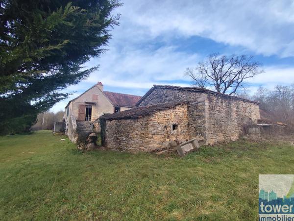Corps de ferme avec 5000 m² de terrain