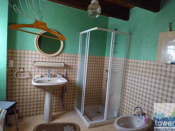 Corps de ferme avec 5000 m² de terrain