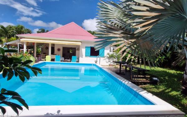 Maison à vendre    6 pièces •  Pointe-Noire