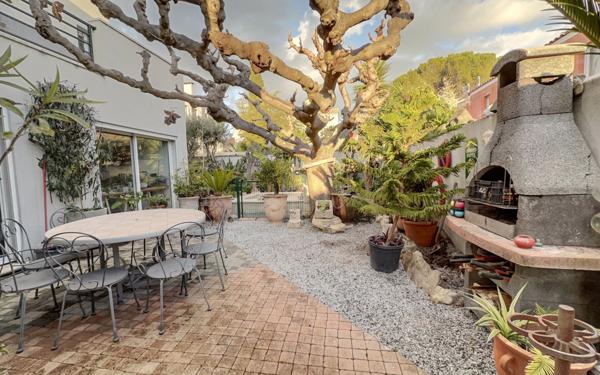 Maison à vendre    4 pièces •  Nîmes