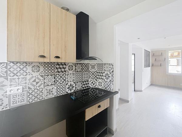 La Seyne/mer Très bel appartement T3 dans une résidence fermée refait à neuf avec prestations de qualités