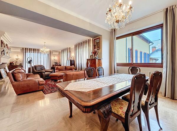 Bien exceptionnel de 410 m² habitables avec garages et grand jardin dans le Centre-Ville de Montauban