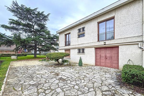 Bien exceptionnel de 410 m² habitables avec garages et grand jardin dans le Centre-Ville de Montauban