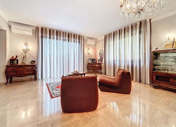 Bien exceptionnel de 410 m² habitables avec garages et grand jardin dans le Centre-Ville de Montauban