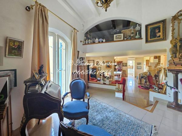 MANOSQUE, quartier prisé, BELLE MAISON d'ARCHI T4/5 avec VUE panoramique et volumes sur 1400 m²