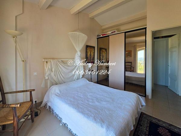 MANOSQUE, quartier prisé, BELLE MAISON d'ARCHI T4/5 avec VUE panoramique et volumes sur 1400 m²