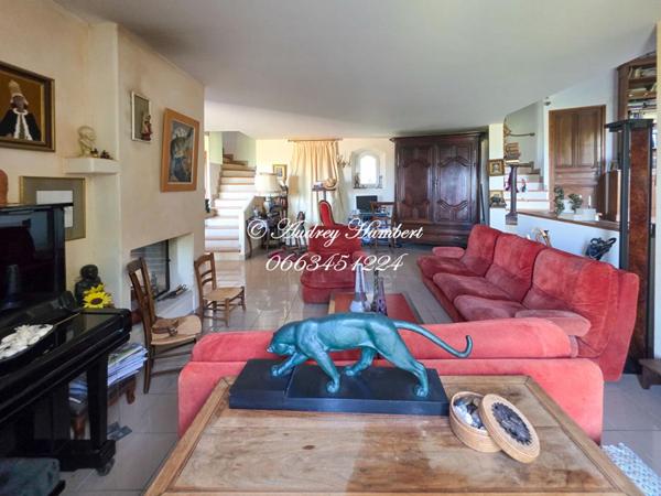 MANOSQUE, quartier prisé, BELLE MAISON d'ARCHI T4/5 avec VUE panoramique et volumes sur 1400 m²