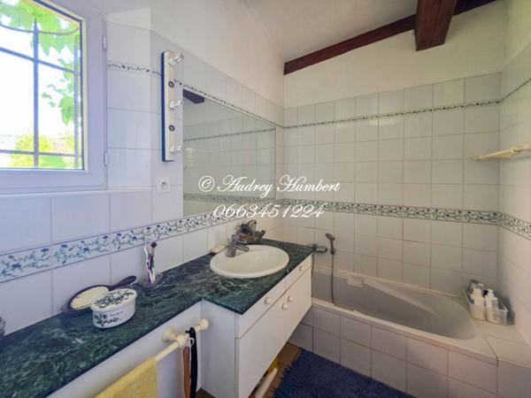 MANOSQUE, quartier prisé, BELLE MAISON d'ARCHI T4/5 avec VUE panoramique et volumes sur 1400 m²