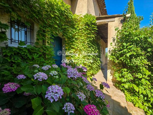 MANOSQUE, quartier prisé, BELLE MAISON d'ARCHI T4/5 avec VUE panoramique et volumes sur 1400 m²