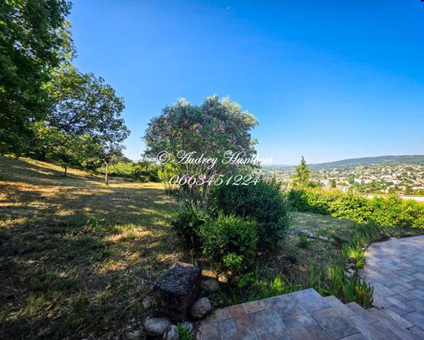 MANOSQUE, quartier prisé, BELLE MAISON d'ARCHI T4/5 avec VUE panoramique et volumes sur 1400 m²