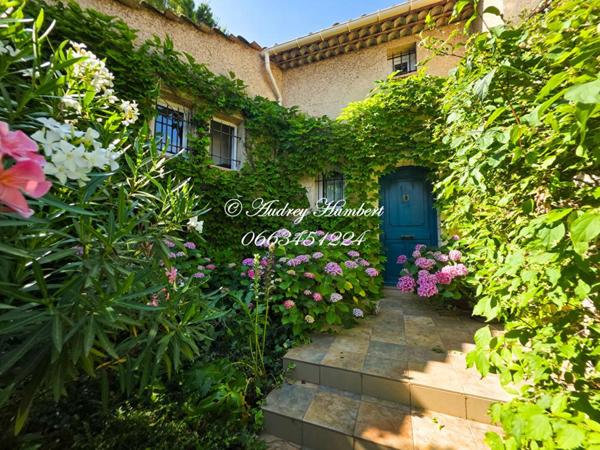 MANOSQUE, quartier prisé, BELLE MAISON d'ARCHI T4/5 avec VUE panoramique et volumes sur 1400 m²