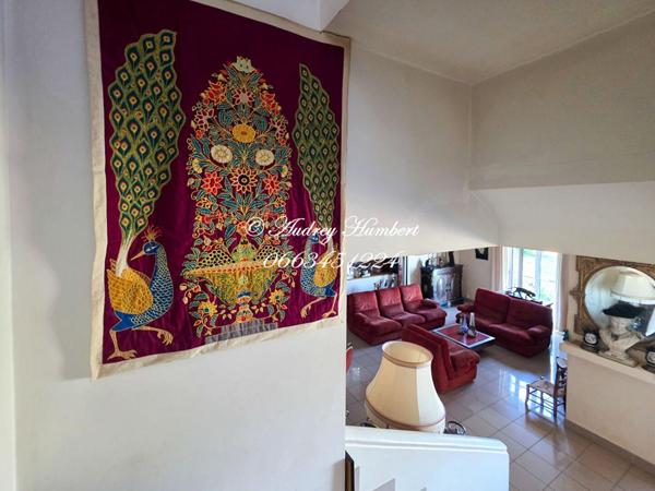 MANOSQUE, quartier prisé, BELLE MAISON d'ARCHI T4/5 avec VUE panoramique et volumes sur 1400 m²