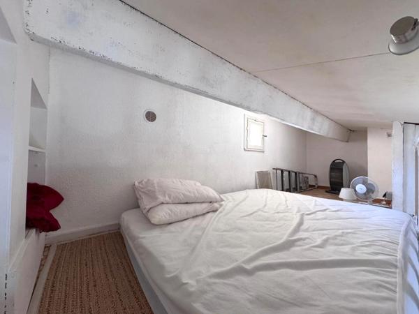 Pinède. Studio cabine