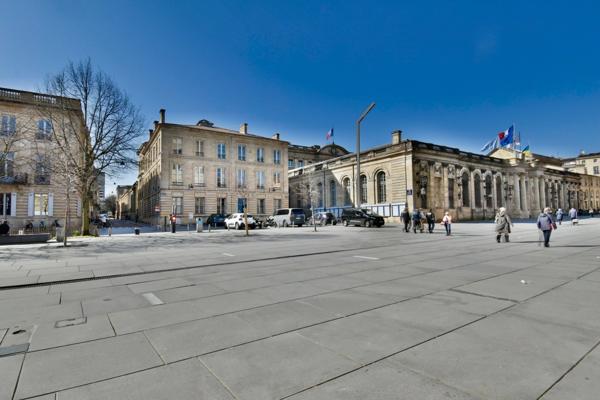 BORDEAUX HÔTEL DE VILLE - AU CALME SANS VIS À VIS !