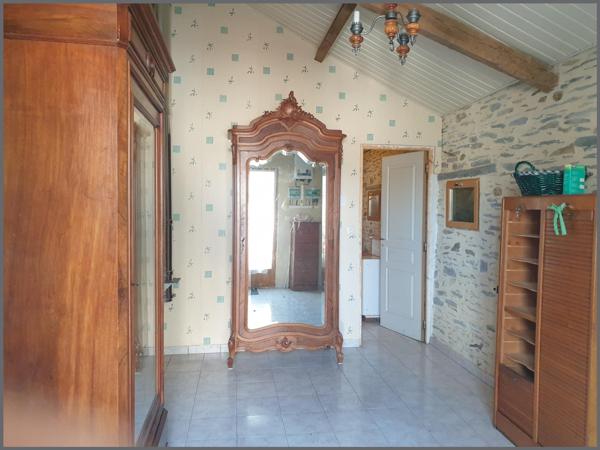 Longère 211 m2/8 pièces/ 44670 La Chapelle-Glain