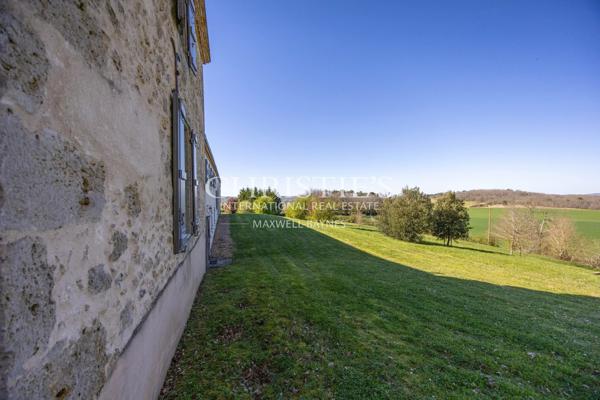 Manoir Seigneurial avec magnifique piscine et vues panoramiques