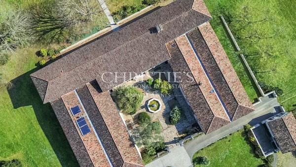 Manoir Seigneurial avec magnifique piscine et vues panoramiques