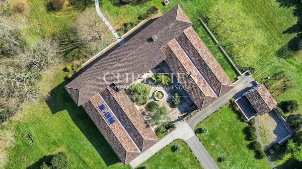 Manoir Seigneurial avec magnifique piscine et vues panoramiques