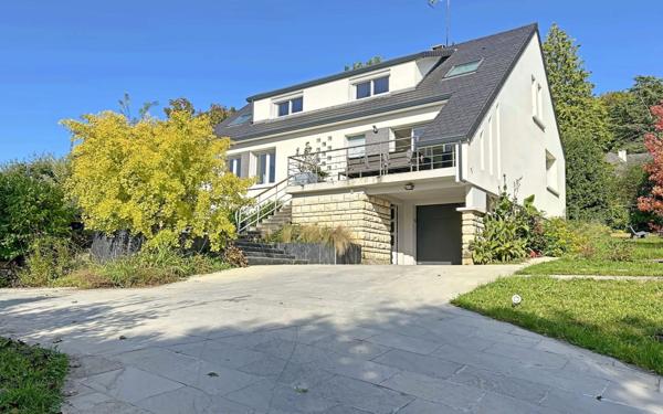 Maison à vendre    9 pièces • 216 m2 Gif-sur-Yvette