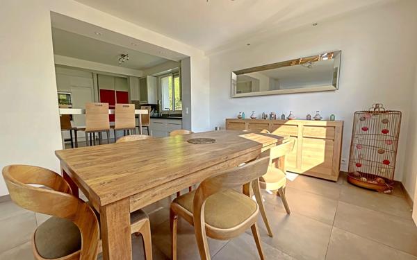 Maison à vendre    9 pièces • 216 m2 Gif-sur-Yvette