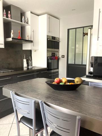 Appartement avec balcon sur verdure