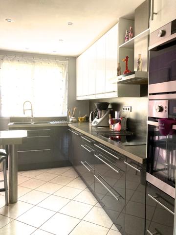 Appartement avec balcon sur verdure